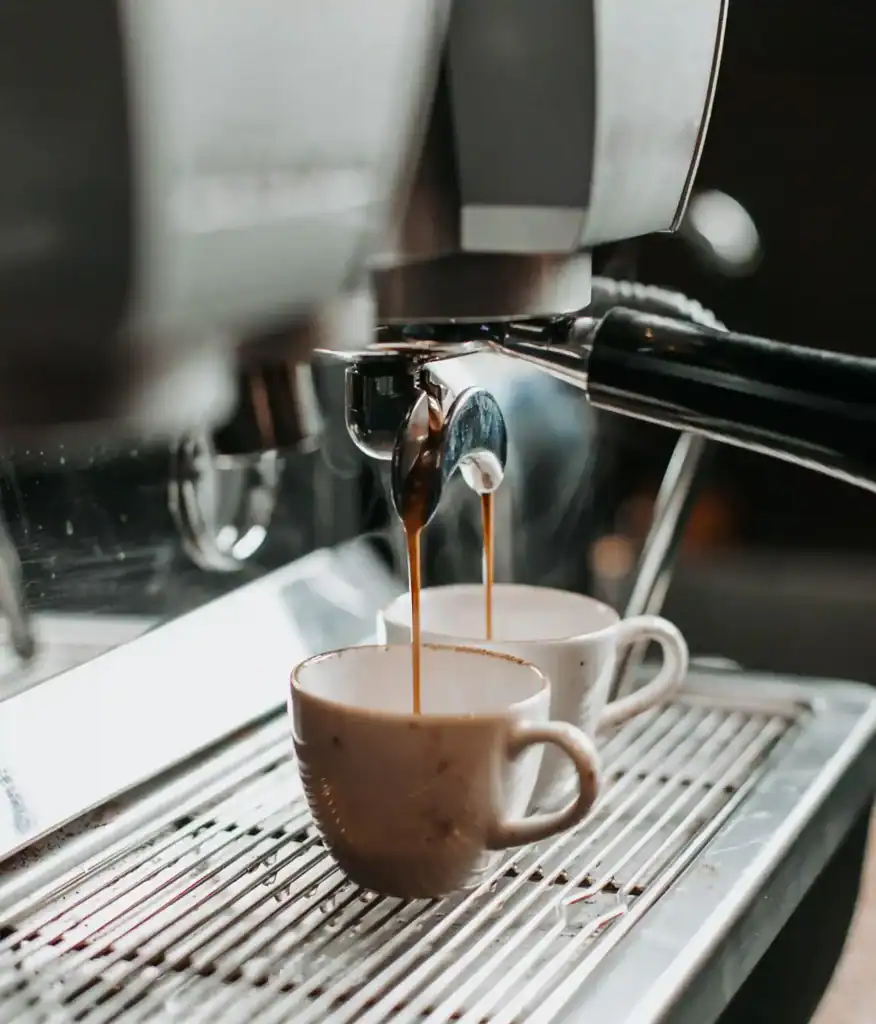 Espressokopper under kaffemaskin